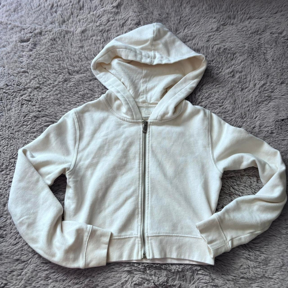 ⭐️⭐️⭐️White American Eagle zip-up cropped hoodie size small